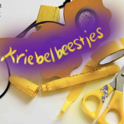 De afbeelding toont knutsel gereedschap en de tekst 'kriebelbeestjes'