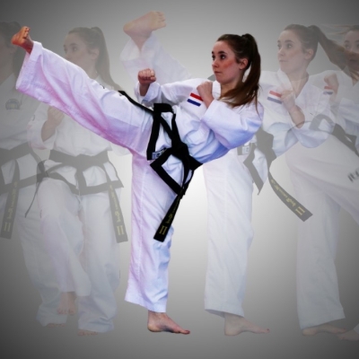 De afbeelding toont een taekwondoka in verschillende posities