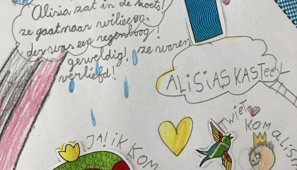 Tekening van een kind met kasteel en sprookjeskoets