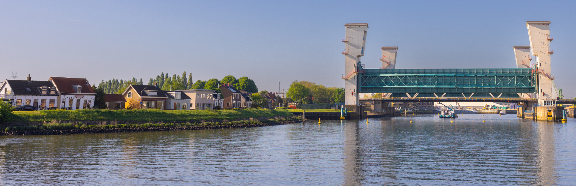 Algerabrug met ondergaande zon